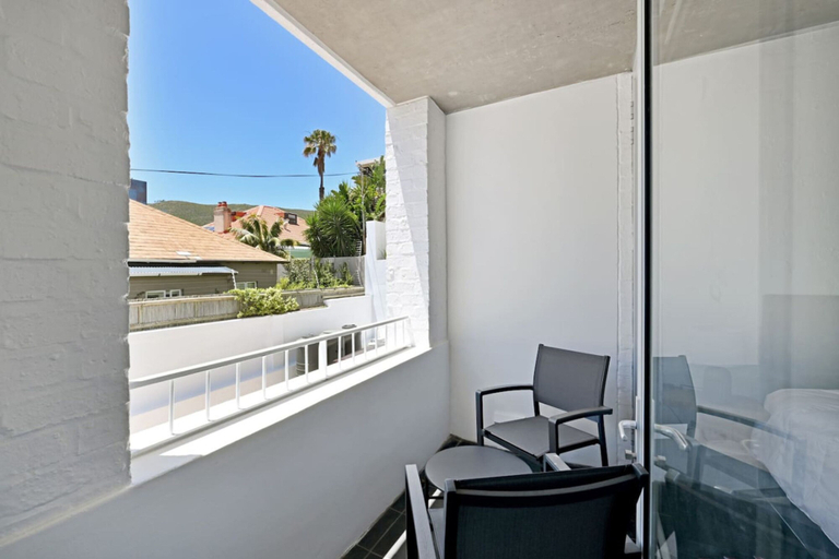 Room 5, Modern 2-bed Bantry Bay 100m to Beach Ocean Bliss, City of Cape Town
