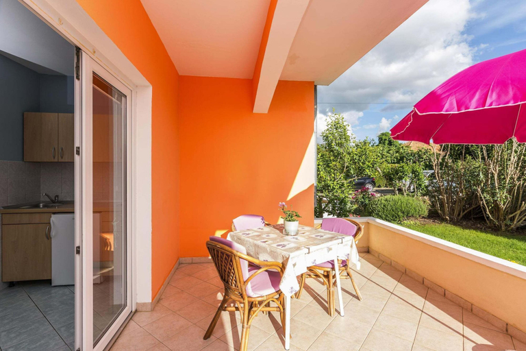 Others 3, Apartment in Nin Near the Beach & Pool, Nin