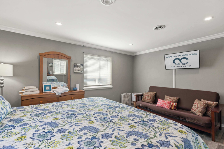 Interior 5, Eight on the Bay 2B, Worcester