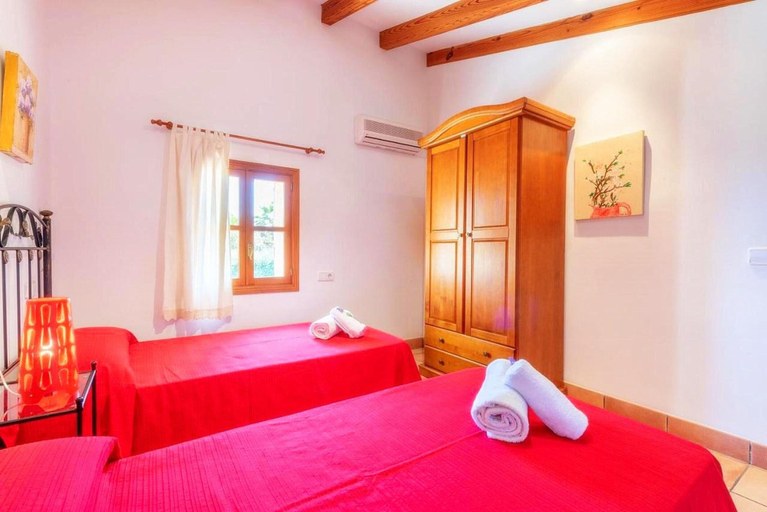 Room 3, Villa in Buger With Private Courtyard, Baleares