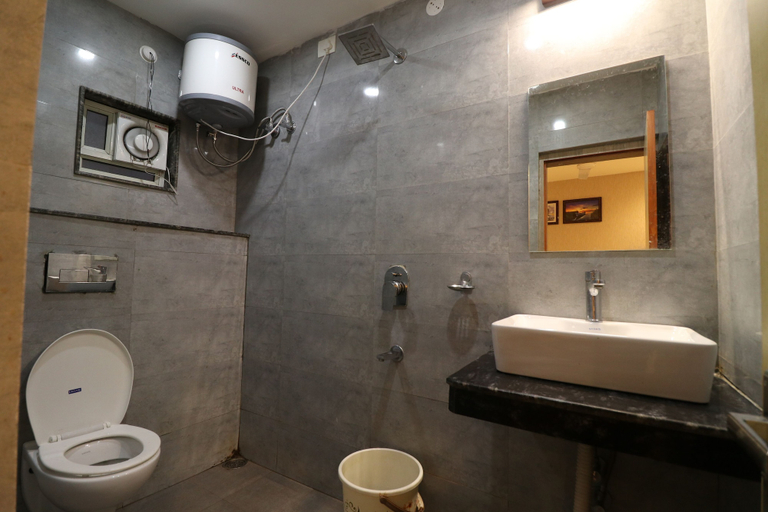 Bathroom 4, Hotel Pratap Grand, Ranchi