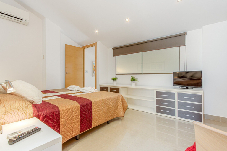 Room 1, Apartment in Empuriabrava With Sea Views, Girona