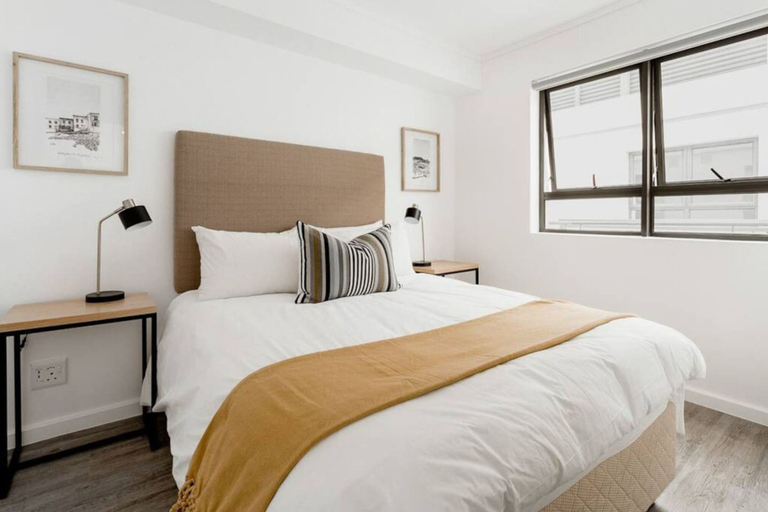 Room 3, Designer 3 Peaks Apt Stunning Table Mountain Views, City of Cape Town
