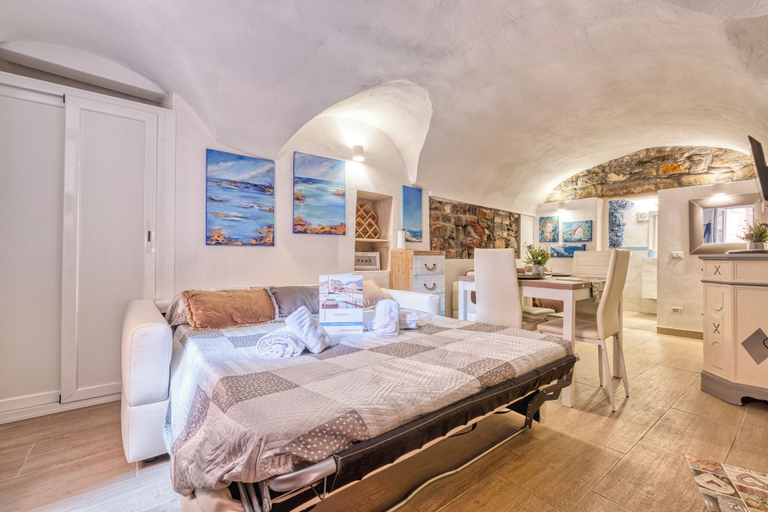 Room 3, Le Petit Bijoux De La Pigna, Imperia