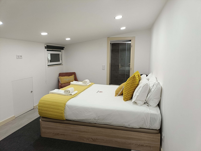 Room 2, Chic Lisbon Duplex Tram Views Local Vibes, Lisbon
