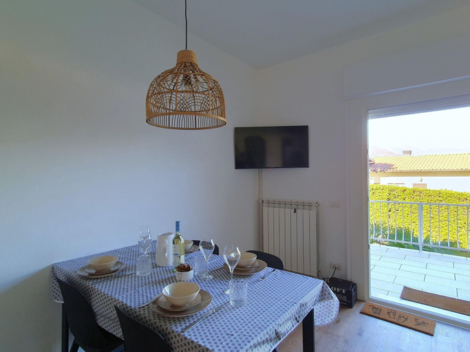 Dining 2, Holiday Home by Lake Maggiore With Balcony, Varese