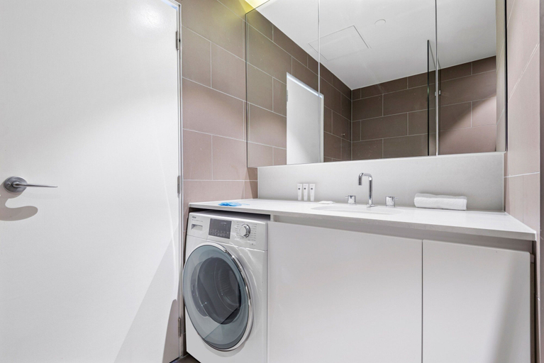 Others 3, Elegant 2-bed Apartment With Expansive City Views, Melbourne
