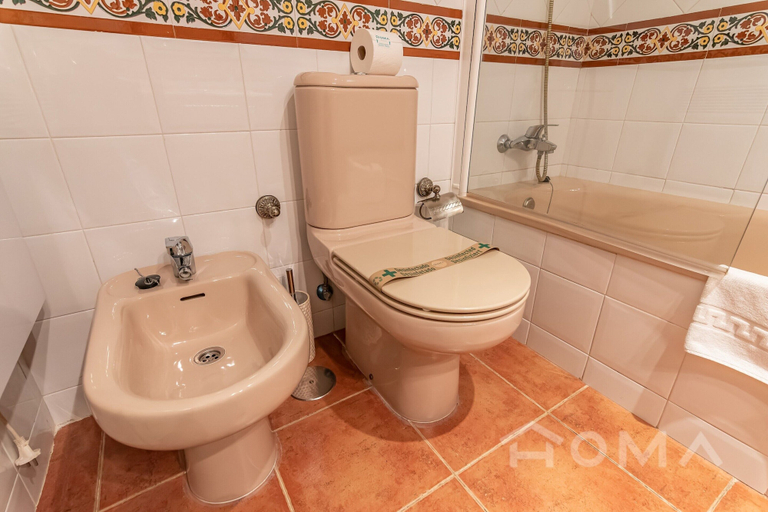 Bathroom 2, Family Poolside Apartment, Huelva