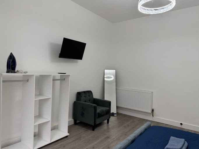Room 4, City Center Cardiff Apartment - 2 Bedrooms, Cardiff