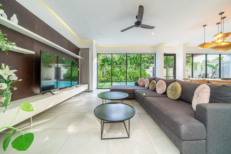 Others 5, Lima House – 3BR Villa Walk to Batu Bolong Beach, Badung
