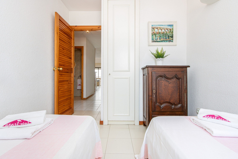 Bedroom 2, Apartment in Empuriabrava With Beach Access, Girona