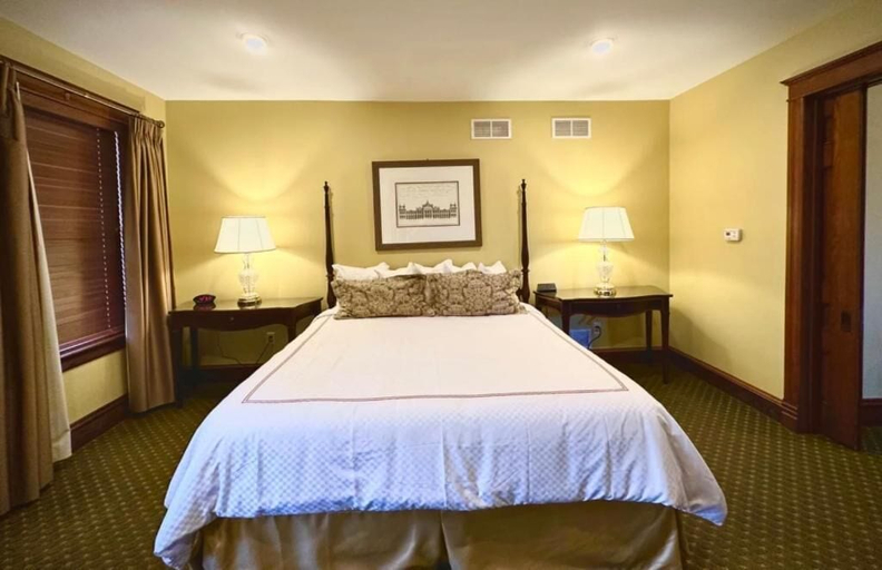 Room 2, Heartland suites, Adams