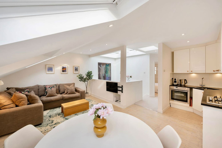 Room 3, Luxury Penthouse in Maida Vale With Fast Wi-fi, London