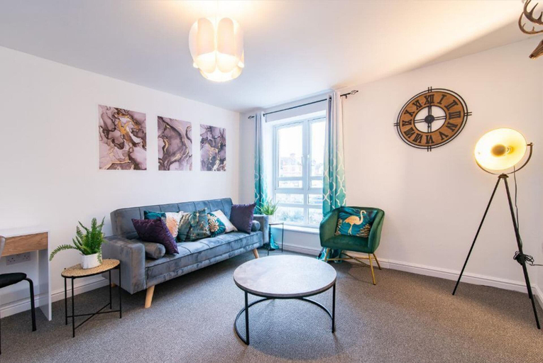 Living area 3, Apartment - Sleeps 2 - Parking - City Centre Close, Coventry