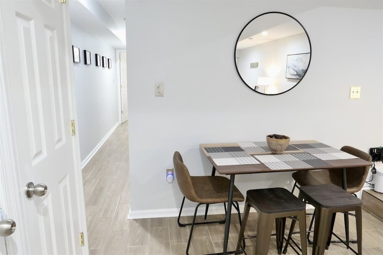 Interior 5, Trendy Apt in Bloomingdale - Parking, Washington D.C.