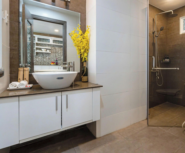 Bathroom 4, 5H - SaiGon Huch Villa by SAVIHOUSE, Phú Nhuận