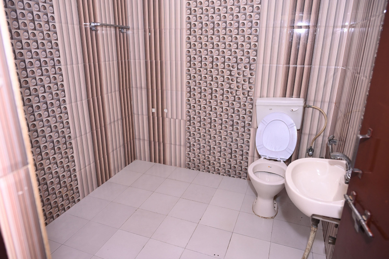 Bathroom 5, Hotel Pavitri I Near Kashi Vishwanath Temple, Varanasi