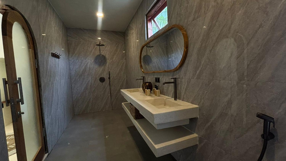 Bathroom, Star Bar and Bungalows, Lombok