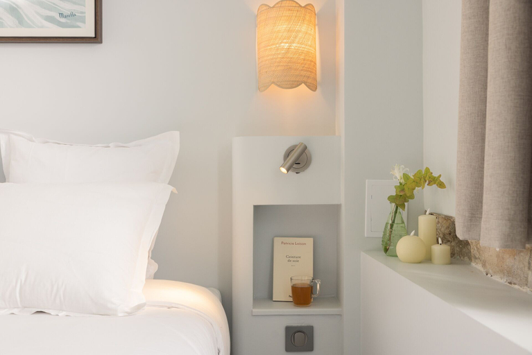 Room 3, Notre Dame Paris Suite, Paris