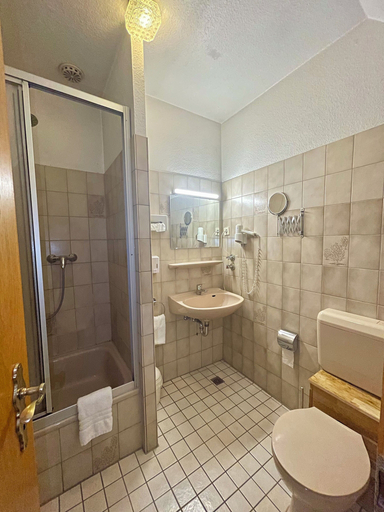 Bathroom 3, Parkhotel Essen, Essen