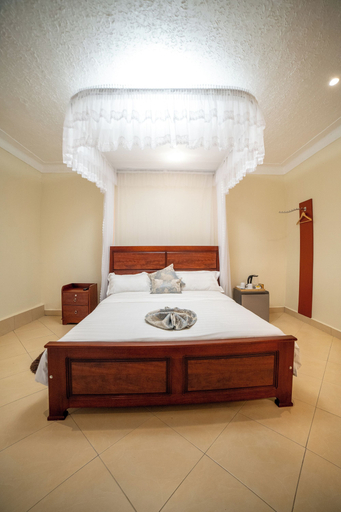 Room 2, Serenity Sports Oasis, Busiiro
