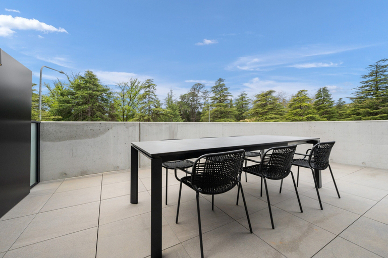 Balcony 5, Braddon Studio With Communal BBQ, Canberra
