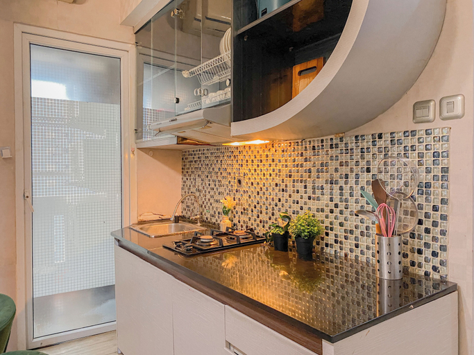 Private kitchen 4, Spacious And Homey Combined 3Br Apartment Green Pramuka City, Jakarta Pusat
