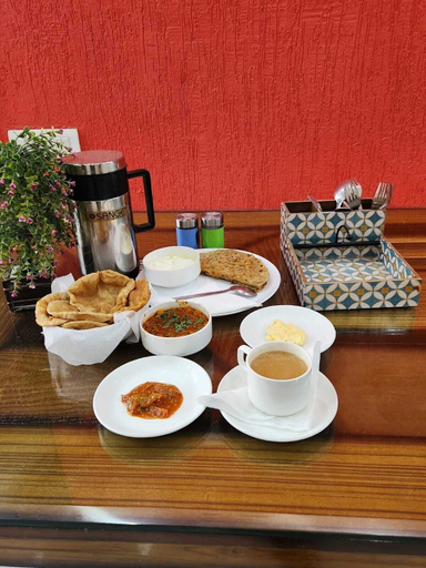 Breakfast buffet, Hotel The Raj Palace, Delhi