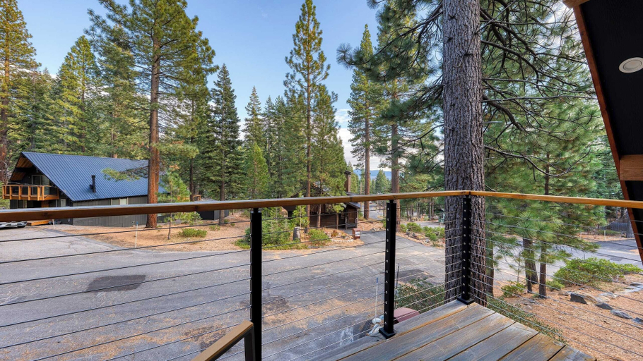 Interior 2, Retreat With Lake Access, Deck & Modern Interior Agate Peak by Avantstay, Placer