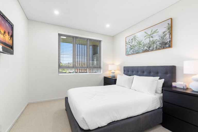 Room 5, Seaside Retreat With Parking and Balcony, Pittwater