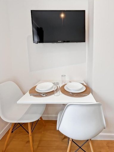 Dining 5, Au42BisJM, Nord