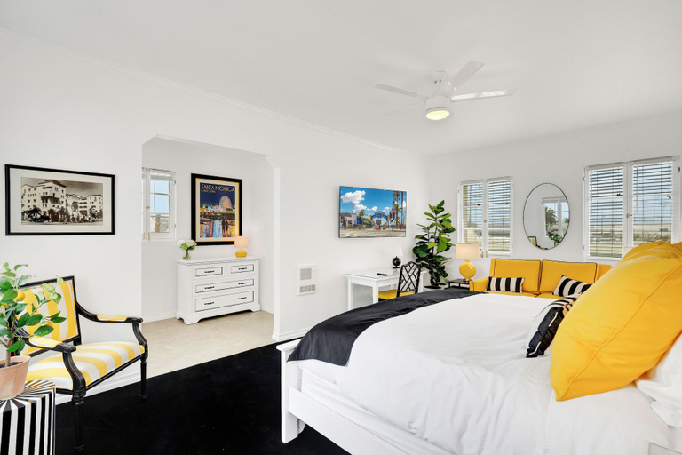 Room 2, The Sovereign, Los Angeles