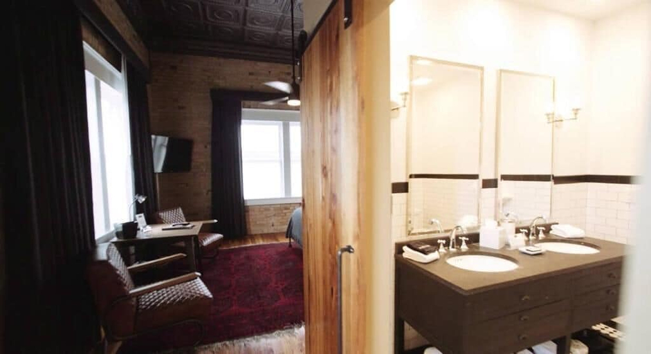 Bathroom 3, Dofflemyer Hotel, San Saba