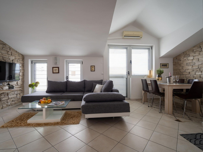 Dining 5, Stylish Seaside Apartment in Rovinj, Rovinj