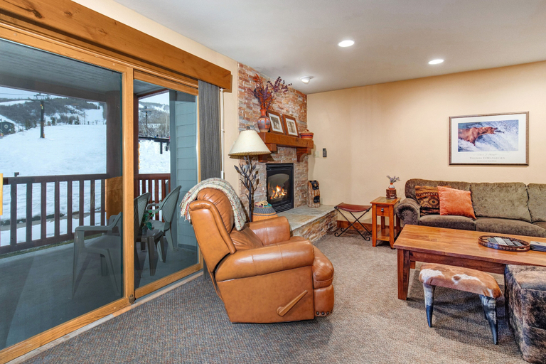 Living area 2, Snow Flower 047 2 Bedroom Condo, Summit