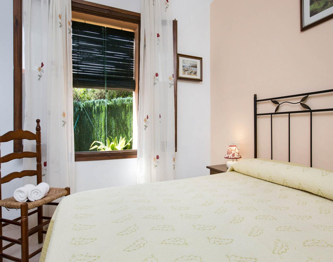 Room 4, Villa in Costa Brava With Pool Near Beach, Girona