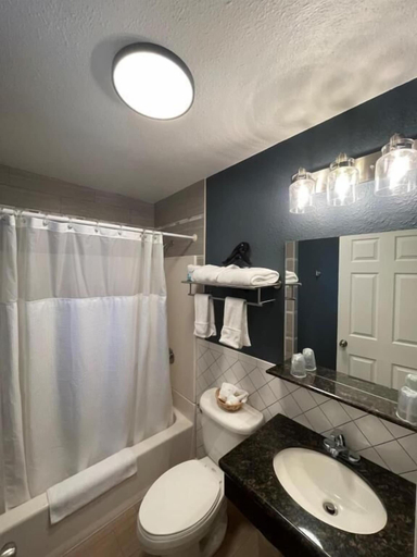 Bathroom 4, Balanced Rock Inn, Mesa
