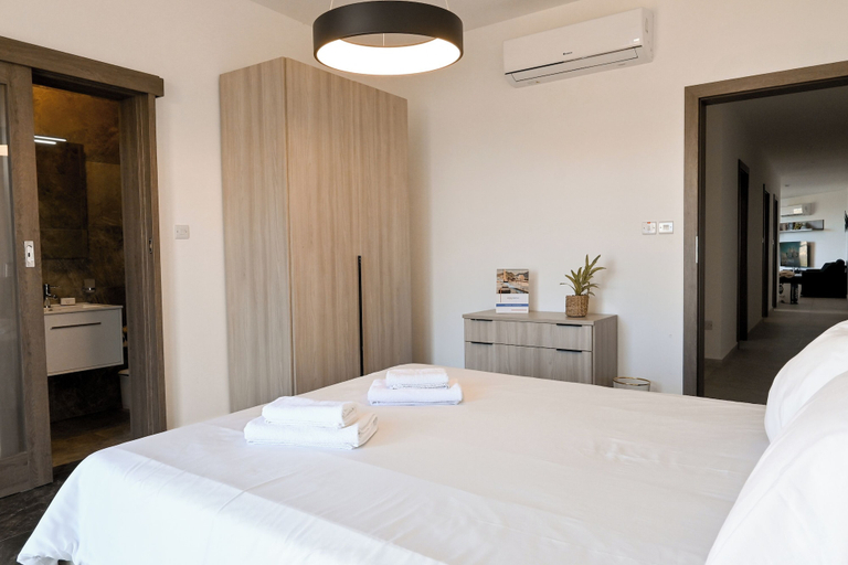 Room 3, Sunny Bay View + shared pool Gozo