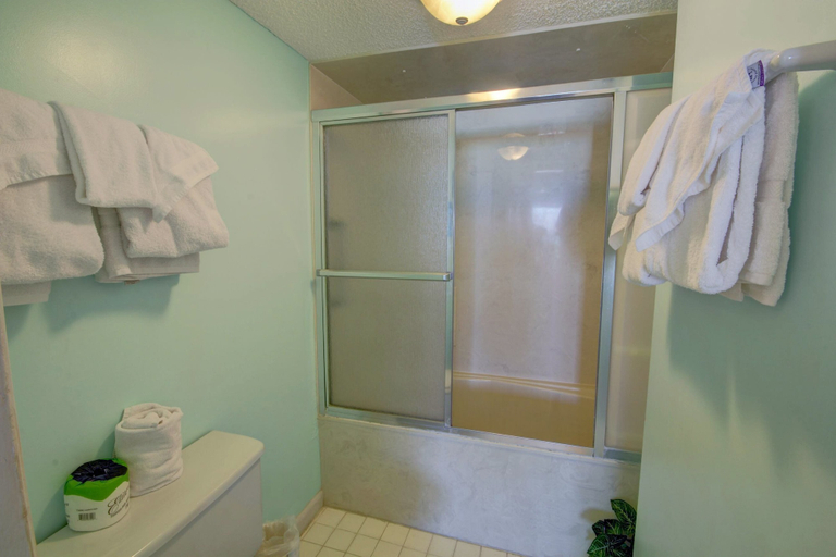Bathroom 3, 456 El Matador, Okaloosa