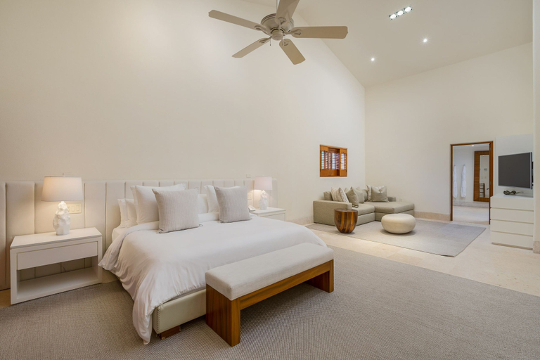 Room 4, Four Seasons 2038 Teulu Golf Beach Club, Compostela