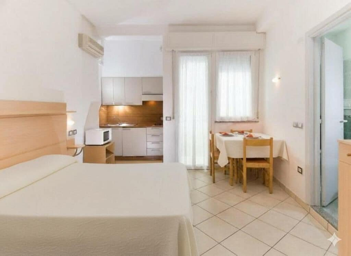 Bedroom 3, Hotel Ferrara, Rimini