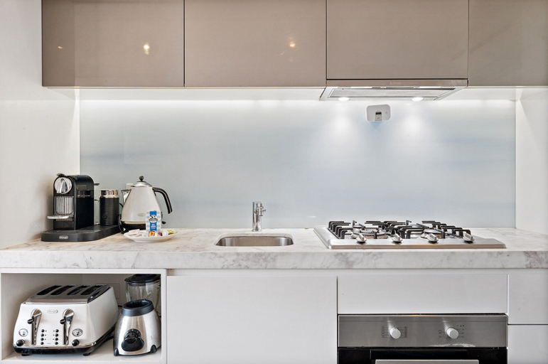 Private kitchen 2, One-bed Apartment Close to Cafes and Coast, Melbourne
