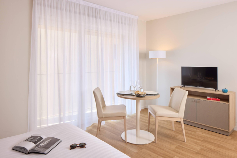 Living area 4, Quality Aparthotel Voiron, Isère