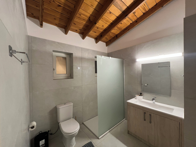 Bathroom 4, The courtyard episkopi guest houses