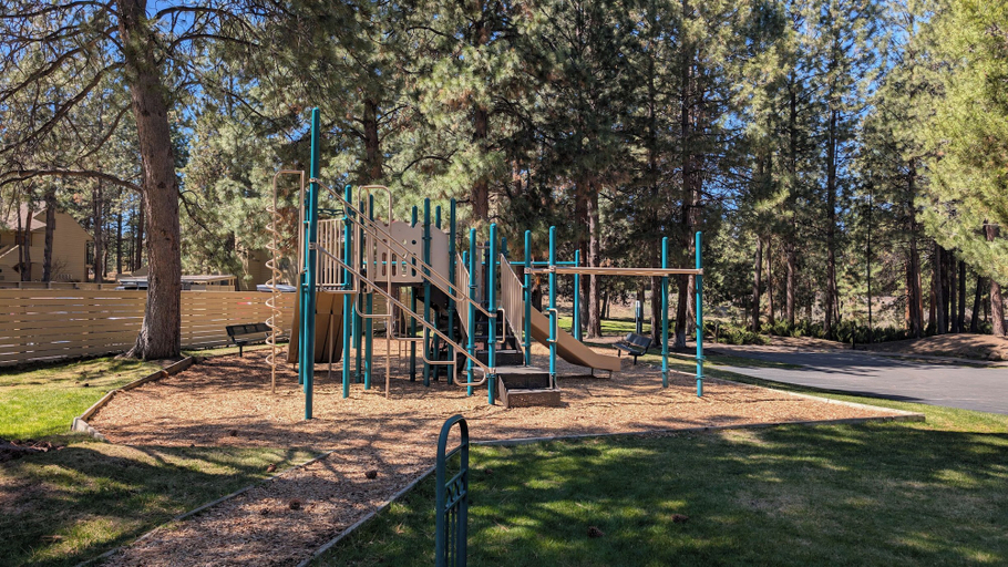 Interior 2, Mt Bachelor Village 331 A, Deschutes