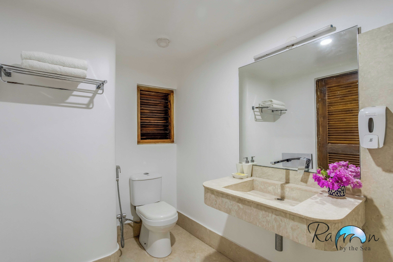 Bathroom 4, Raman Resort, North Goa