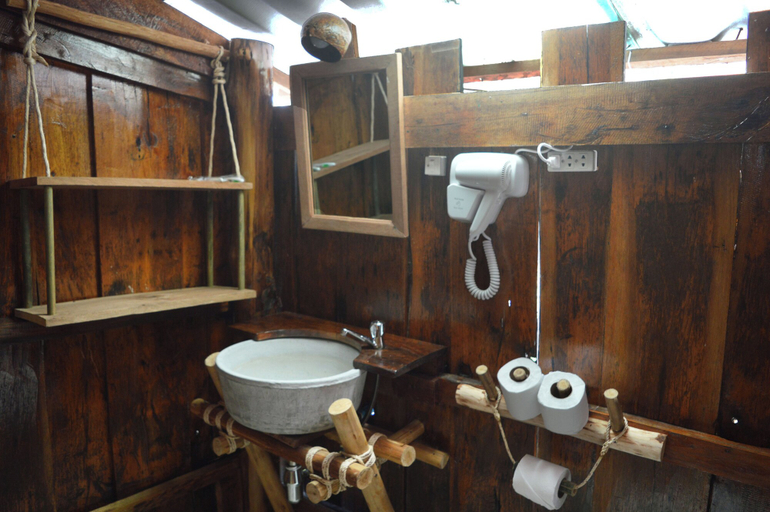 Bathroom 5, Palm Beach Bungalow Resort, Sihanoukville