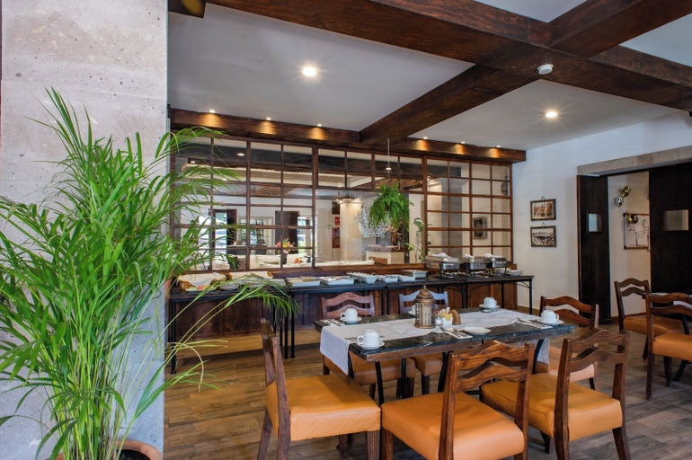 Food & Drinks 4, Hotel La Casona 30, Allende
