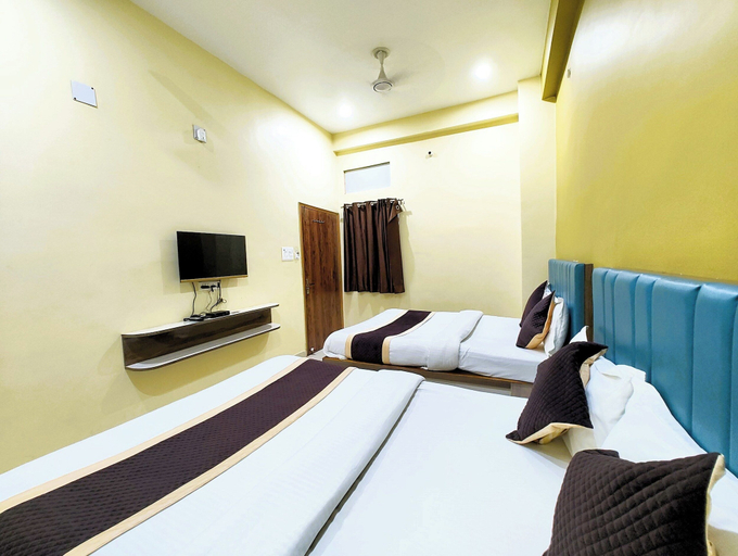 Room 4, Hotel Medhya Grand Varanasi, Varanasi
