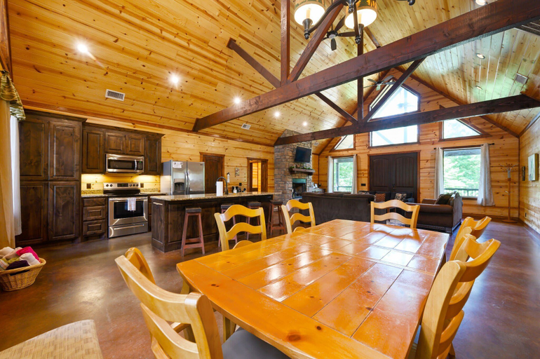 Interior, Majestic High - Cabin for 17, McCurtain